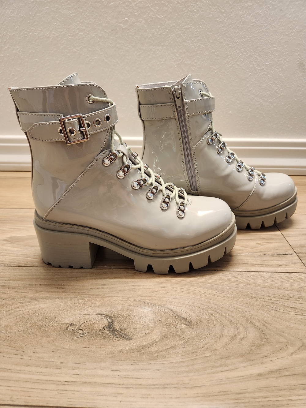 Jeffrey Campbell Czech Light Grey Patent Leather Combat Boots Size 8.5